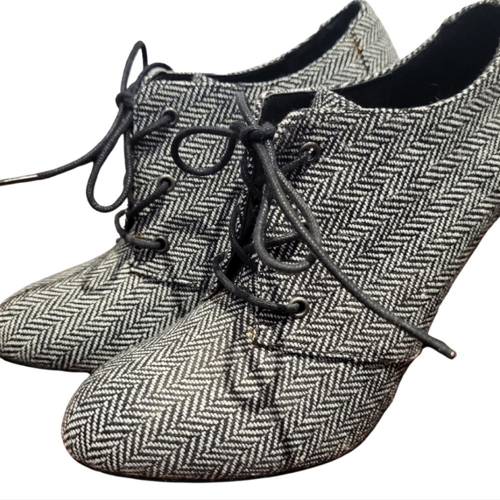 2/$30 🏷 Call It Spring Woven Tie Up Booties Size 6
